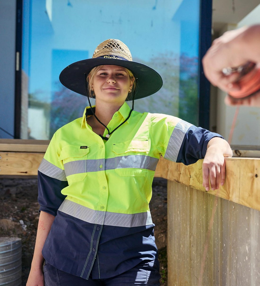 Worker in a Bisley straw wide-brim hat and hi-vis shirt